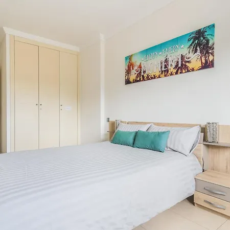 Home2book Urban Retreat & Shared Pool Palmas *