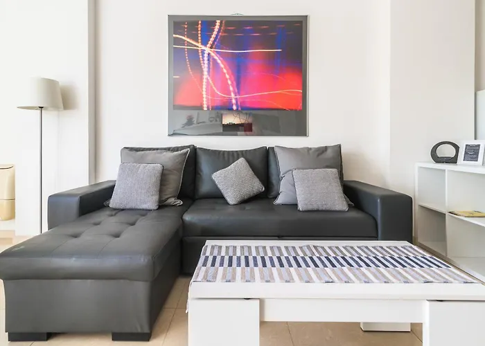 Home2book Urban Retreat & Shared Pool Palmas *