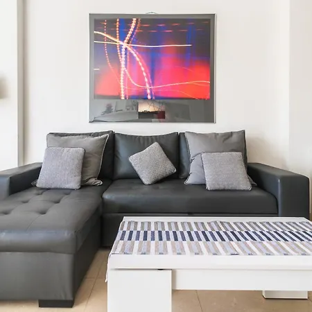 Home2book Urban Retreat & Shared Pool Palmas *